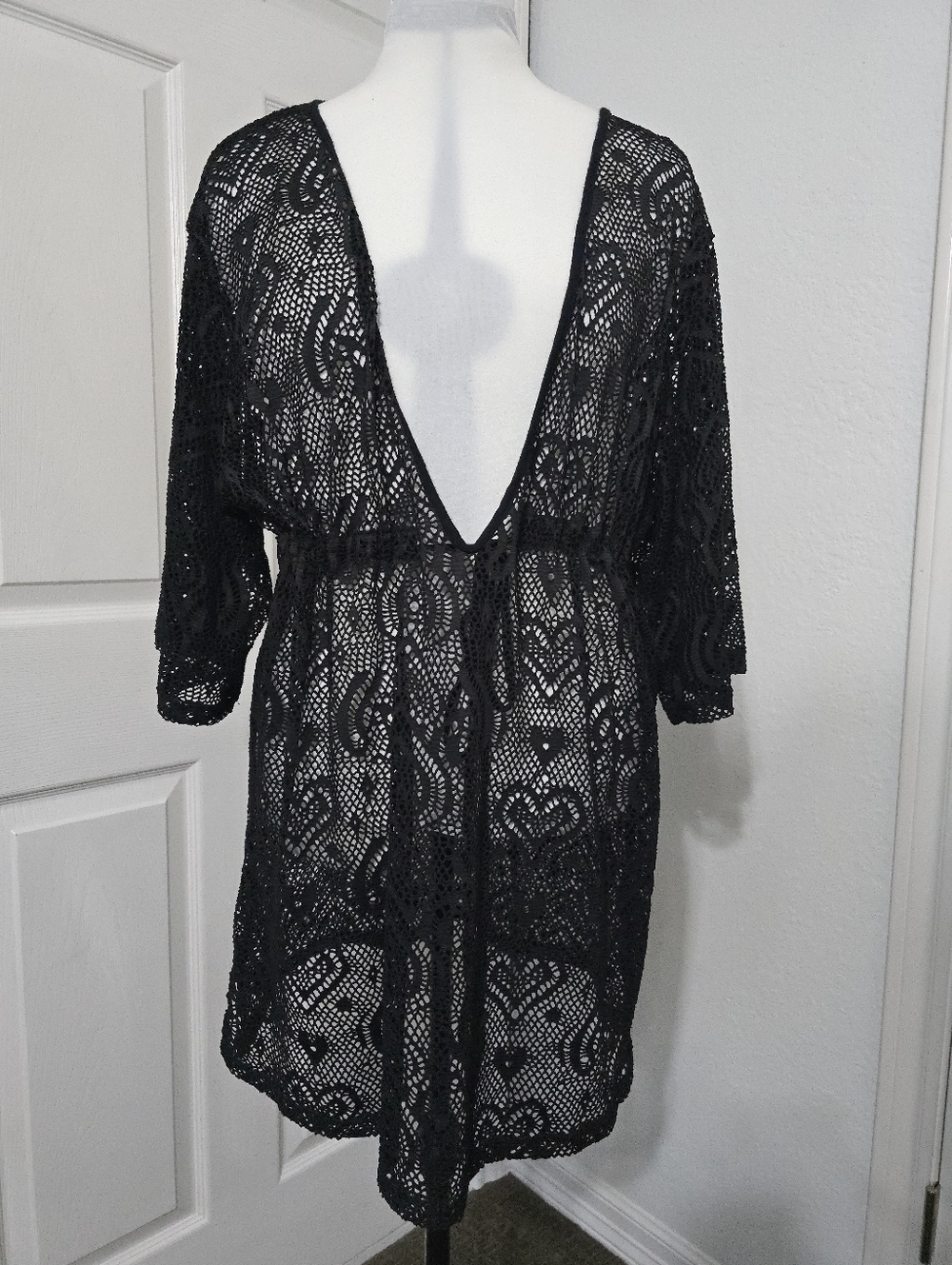LA CLASS Black Lace Deep-V Swim Cover-Up Size Large Hearts Resortwear Beach